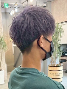 ヘア・アイラッシュ・ネイル「グレープバイン / レミア」のヘアスタイル「メンズショート×グレイアッシュ」